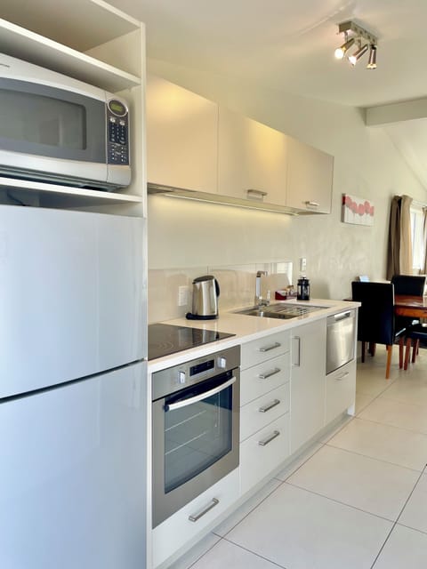 Premium Studio, Non Smoking, Kitchen | Iron/ironing board, free WiFi, bed sheets