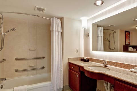 Combined shower/tub, deep soaking tub, free toiletries, hair dryer