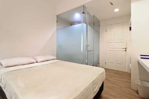 Basic Double Room | Desk, laptop workspace, free WiFi, bed sheets