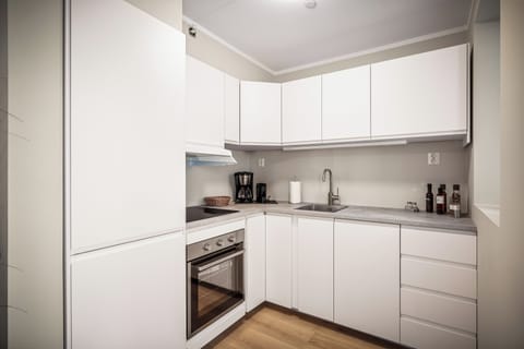 2 bedrooms Apartment (Ground floor) | Private kitchen | Full-size fridge, oven, stovetop, dishwasher