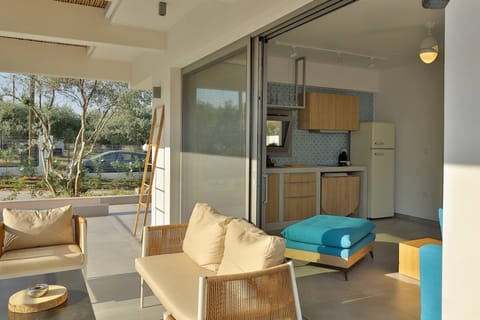 Room, 2 Bedrooms, Private Pool, Garden View | Living area