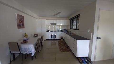 Elite Apartment | Private kitchen | Full-size fridge, microwave, oven, stovetop