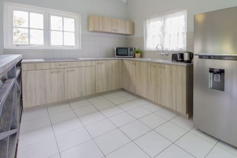 Standard Bungalow, 1 Bedroom | Private kitchen | Fridge, microwave, stovetop, coffee/tea maker