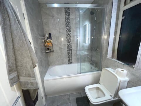 House | Bathroom | Separate tub and shower, deep soaking tub, hair dryer, towels