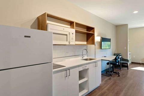 Standard Studio, 2 Queen Beds, Non Smoking, Refrigerator & Microwave | Private kitchen | Fridge, microwave, stovetop