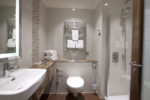 Superior Room | Bathroom | Free toiletries, hair dryer, soap, shampoo