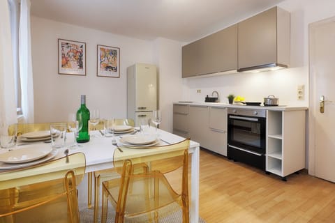 City Apartment | Private kitchen | Full-size fridge, oven, stovetop, dishwasher