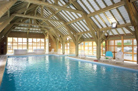 Indoor pool, sun loungers