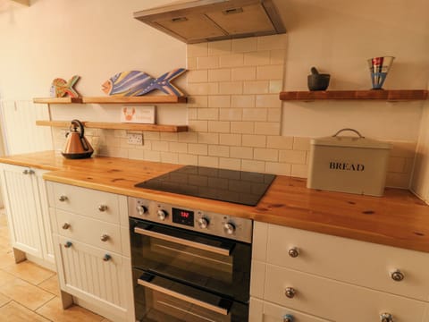 Fridge, dishwasher, electric kettle, toaster