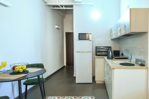 Studio | Private kitchen | Fridge, microwave, stovetop, espresso maker