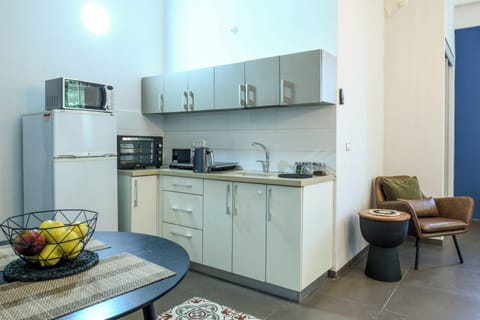 Studio | Private kitchen | Fridge, microwave, stovetop, espresso maker