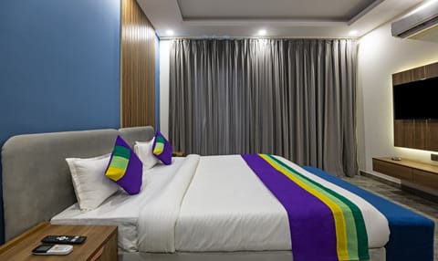 Premium Double Room | Desk