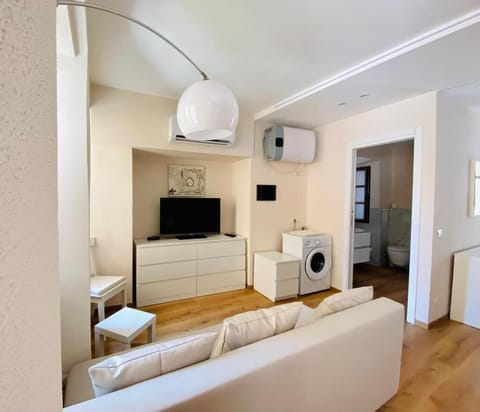 Apartment | Living area | Flat-screen TV