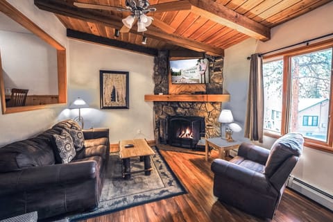 Cabin, 1 Bedroom | Living area
