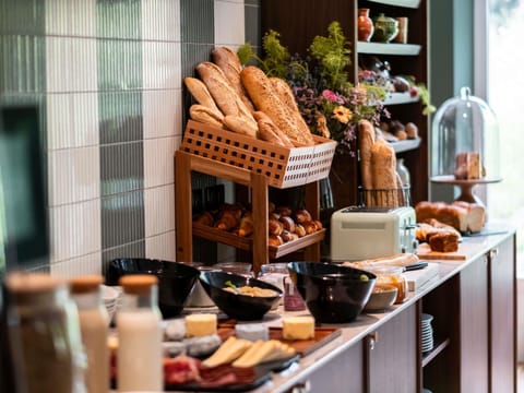 Daily buffet breakfast for a fee