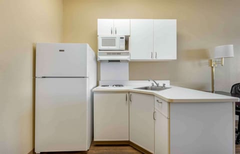 Studio, 1 King Bed, Non Smoking | Private kitchen | Fridge, microwave, stovetop, coffee/tea maker