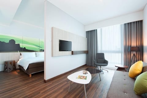 Junior Suite | In-room safe, desk, laptop workspace, soundproofing