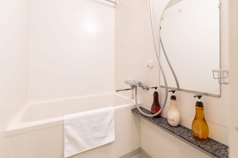 Superior Apartment | Bathroom | Separate tub and shower, free toiletries, hair dryer, slippers