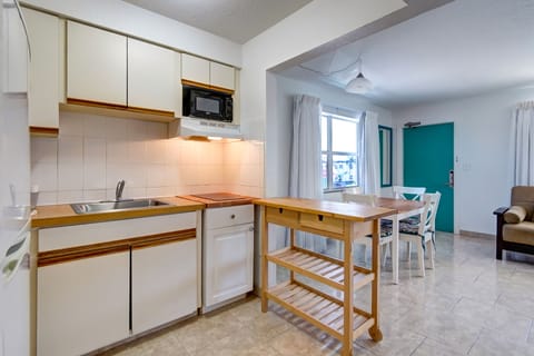 Standard Suite, 1 Bedroom | Private kitchen | Fridge, microwave