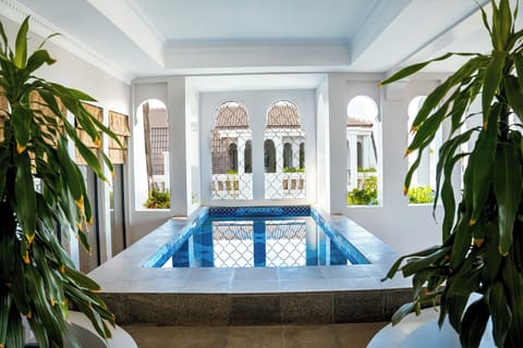 Presidential Pool Suite - A bottle of wine and High Tea | Private pool