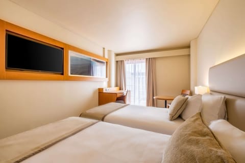 Standard Twin Room | Minibar, desk, free WiFi, bed sheets