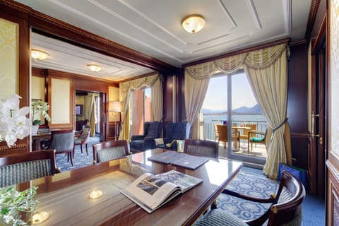 Presidential Suite, Lake View (Maxi) | Minibar, in-room safe, individually furnished, desk