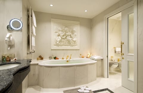 Senior Suite, Lake View | Bathroom | Free toiletries, hair dryer, bidet, towels