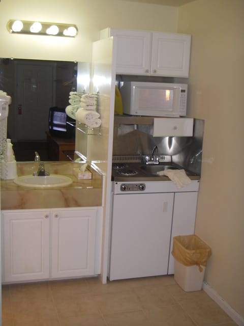 Deluxe Room, 2 Queen Beds, Kitchenette | Private kitchenette | Fridge, coffee/tea maker