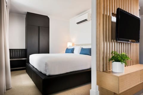 Fremantle Suite	 | Premium bedding, pillowtop beds, in-room safe, desk