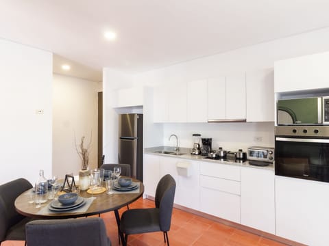 Family Suite, City View | Private kitchen | Fridge, microwave, oven, blender