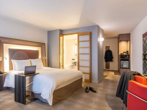 Executive Room, 1 Double Bed with Sofa bed | In-room safe, desk, blackout drapes, soundproofing