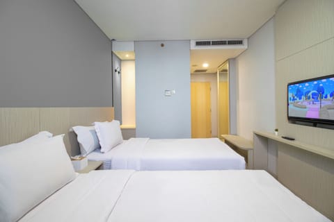 Deluxe Twin Room | Desk, free WiFi