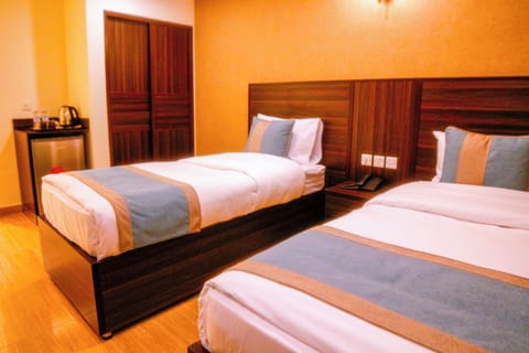 Basic Double or Twin Room | Bathroom | Separate tub and shower, rainfall showerhead, free toiletries, bidet