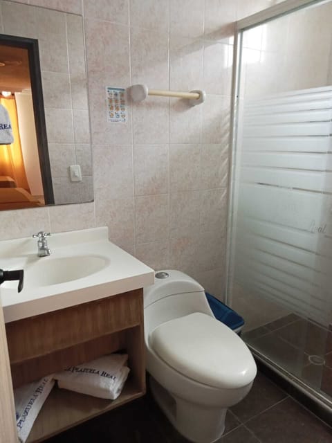 Executive Single Room | Bathroom | Free toiletries