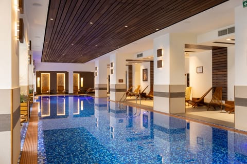 2 indoor pools