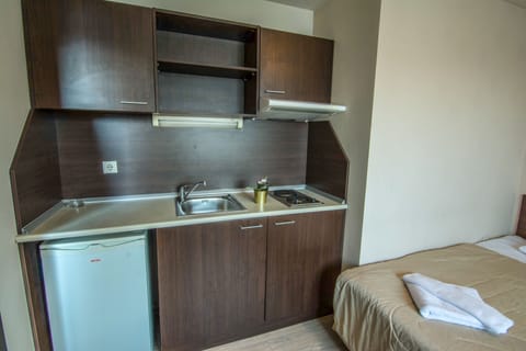 Standard Double Room | Desk, free WiFi, bed sheets