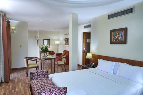 Presidential Suite | In-room safe, free WiFi, bed sheets, wheelchair access