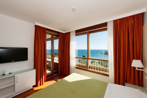 Premium Suite, Balcony, Sea View | 1 bedroom, minibar, in-room safe, desk