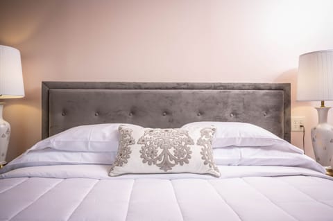 Comfort Room, 1 King Bed (Room 202) | Egyptian cotton sheets, premium bedding, down comforters, pillowtop beds