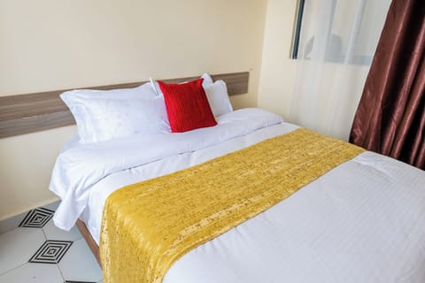 Executive Double Room | Desk, soundproofing, free WiFi, bed sheets