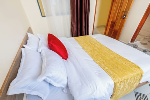 Executive Double Room | Desk, soundproofing, free WiFi, bed sheets