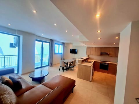 Luxury Apartment, 2 Bedrooms, Balcony | Living area | Smart TV