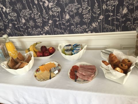 Free daily continental breakfast