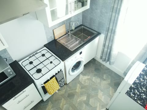 Apartment | Private kitchen | Fridge, microwave, oven, stovetop