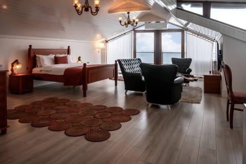 Exclusive Room | 1 bedroom, premium bedding, minibar, soundproofing