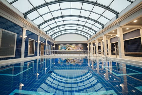 2 indoor pools, outdoor pool