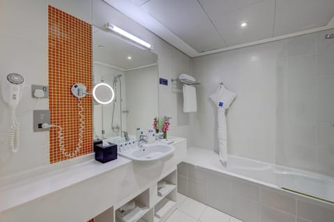 Suite, Sea View | Bathroom | Shower, eco-friendly toiletries, hair dryer, bathrobes