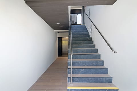 Handrails in stairways