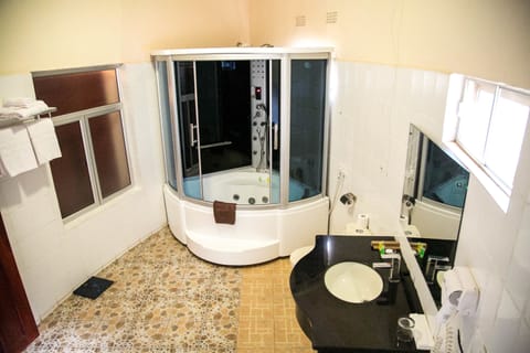 Executive Chalet, 1 King Bed | Bathroom amenities | Combined shower/tub, free toiletries, hair dryer, slippers