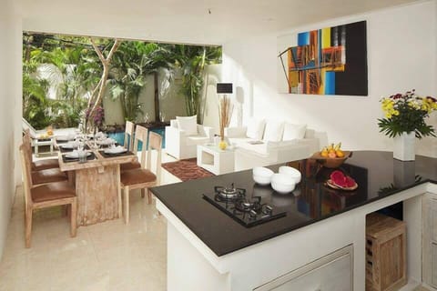 Romantic Villa | Living area | Flat-screen TV